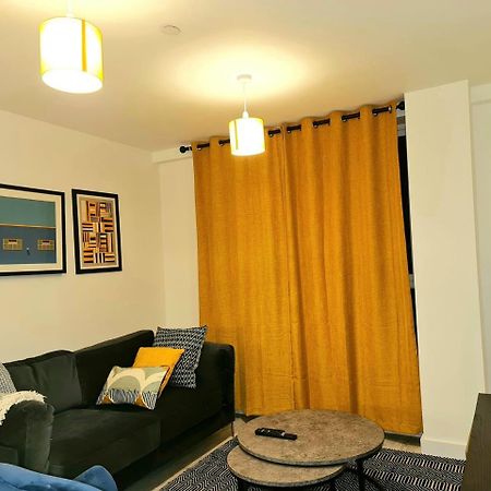 Exquisite Cosy 2-Bed Apartment In Salford Manchester Exterior photo