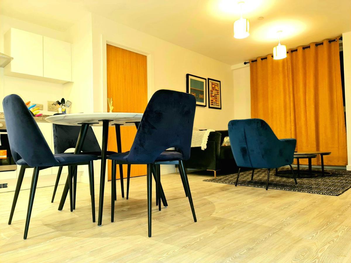Exquisite Cosy 2-Bed Apartment In Salford Manchester Exterior photo