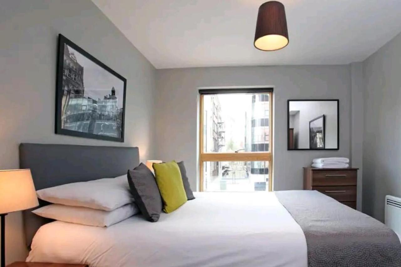 Exquisite Cosy 2-Bed Apartment In Salford Manchester Exterior photo